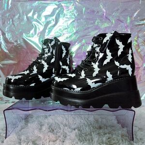 *SOLD* Women's Gothic Bat Print Platform Boots - Size 9.5